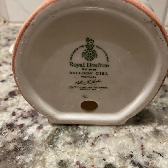 Royal Doulton Figurine - Balloon Girl - Limited 1981 #HN2818 - No blemishes. - Picture 5 of 5